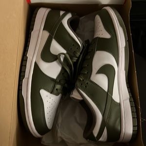 W nike dunk olive green